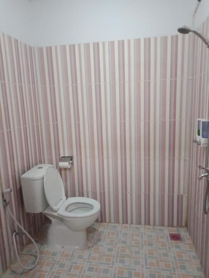 Hotel Meganita Mamuju Buitenkant foto